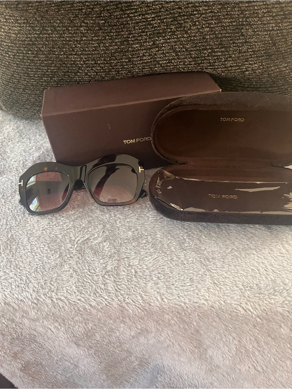 Tom Ford “Emmanuelle”Women Tortoise frame Sunglasses with Gradient Brown Lenses - Picture 4 of 6